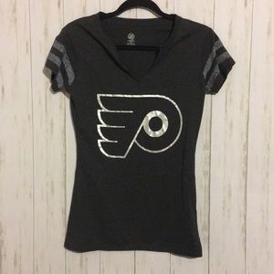 Philadelphia flyers grey v neck tee T-shirt medium
